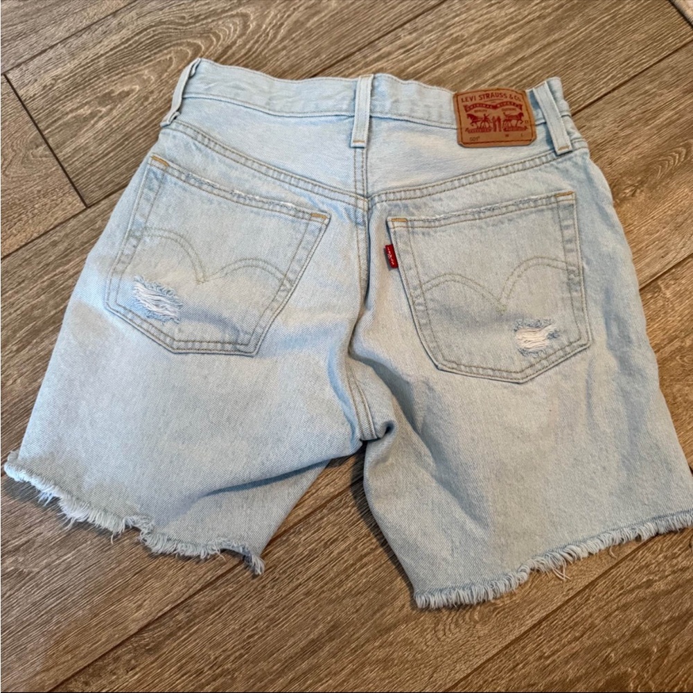 Levi’s shorts - Picture 2 of 3